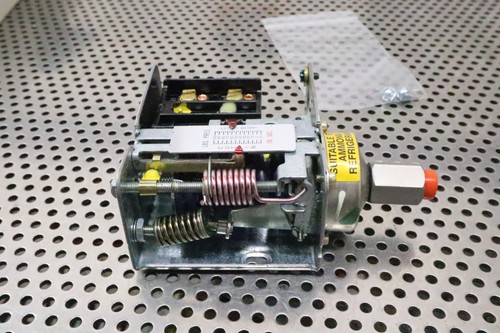 Johnson Controls P70CA-4C Open High Pressure Control 20"Hg VAC 100PSIG New - Picture 11 of 20