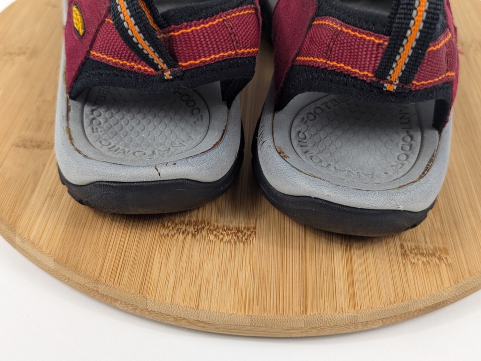 Keen Hiking Sandals Red Newport H2 Strappy Cap Toe Womens Size 8.5