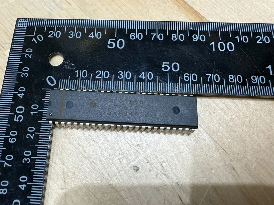 Controlador DRAM CANTIDAD-1 Philips Signetics 1M X 1 bipolar PDIP48 IC 74F1765N Foto 2 de 3