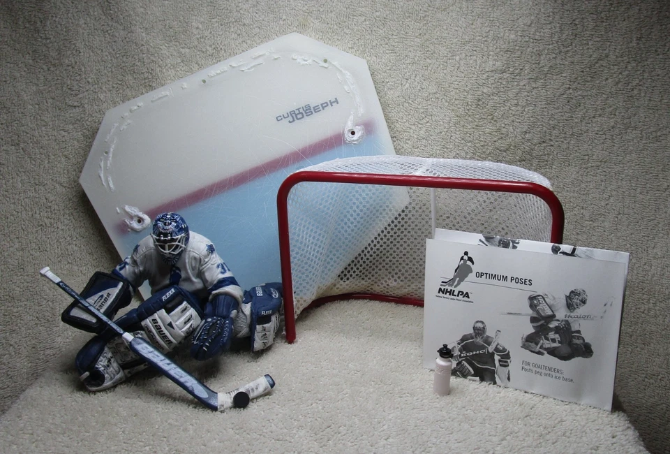 Figura de portero Curtis Joseph 2000 McFarlane Hockey Serie 1, red y accesorios Foto 3 de 4
