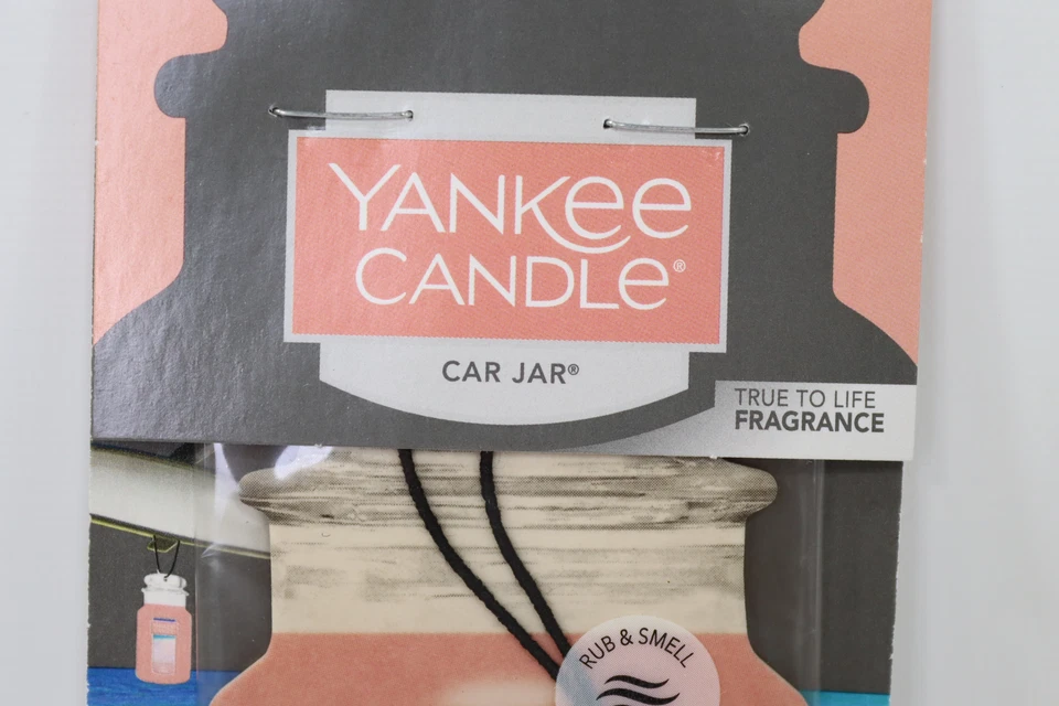 Ambientador colgante Yankee Candle clásico de papel para coche arena rosa (paquete de 3) Foto 3 de 4