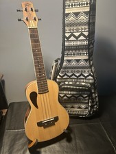 Peavey Composer Concert Ukulele With Hola Music Gigbag And Stand