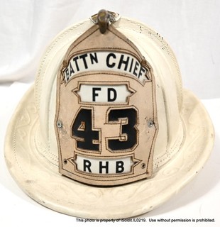 VTG CAIRNS & BROTHERS FIREMAN Firefighter HELMET BATTALION CHIEF FD 43 RHB NY