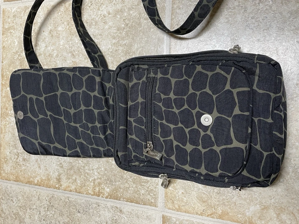 Bolso Bandolera Baggallini Multifunción Organizador Pequeño Animal Estampado Jirafa Foto 3 de 4