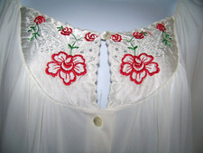 Vintage Kelly Reed White Nylon Robe M Embroidered Floral Granny Cottagecore