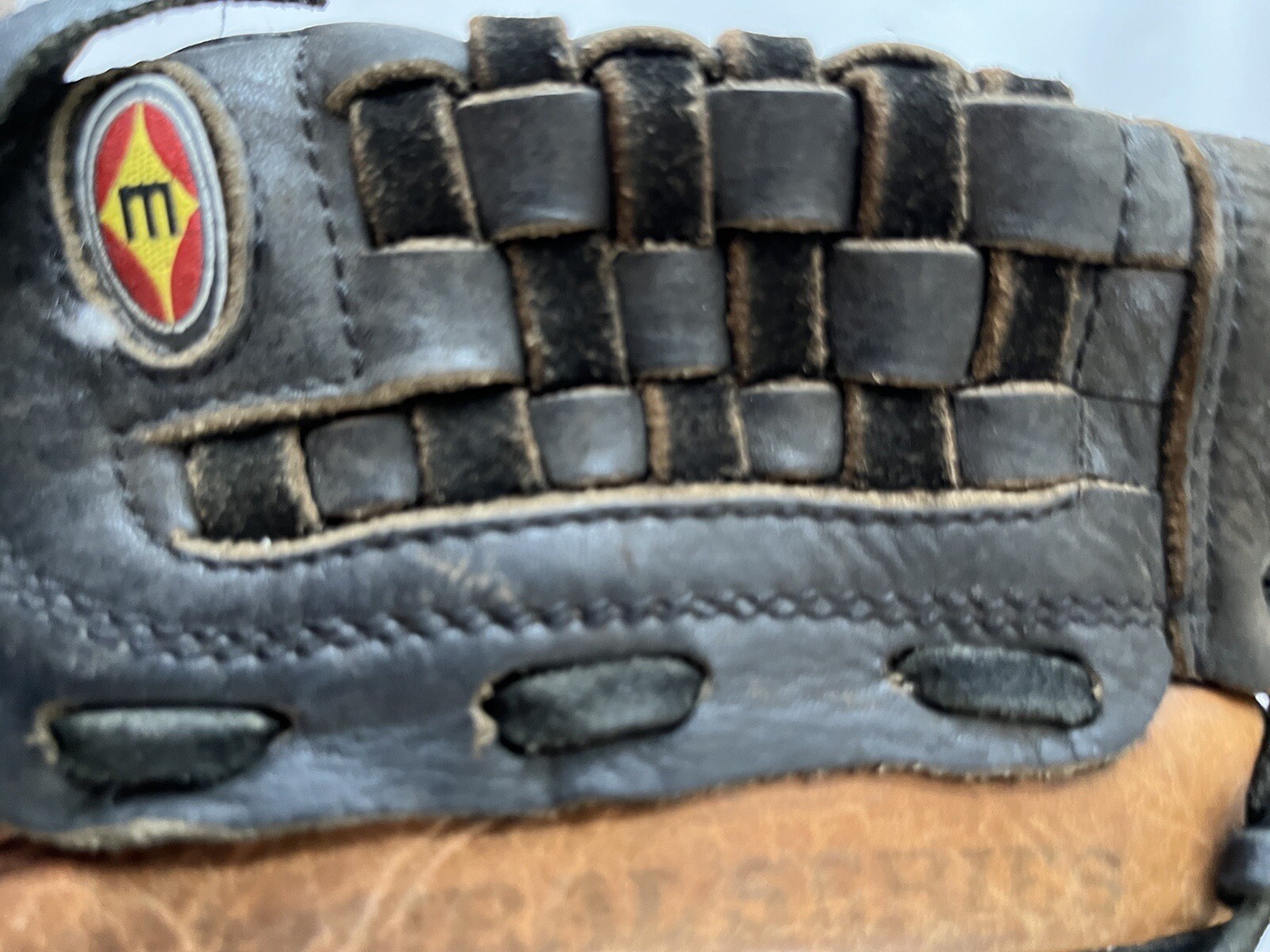 Easton Baseball Glove 11 inches Black Brown Leather RHT NAT3  Natural Series