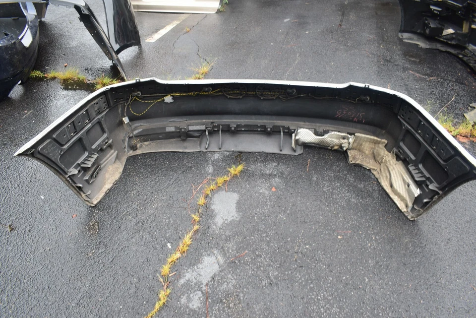 Parachoques trasero BMW 750LI 750I 2006-2008 con sensores OEM de fábrica Foto 4 de 4