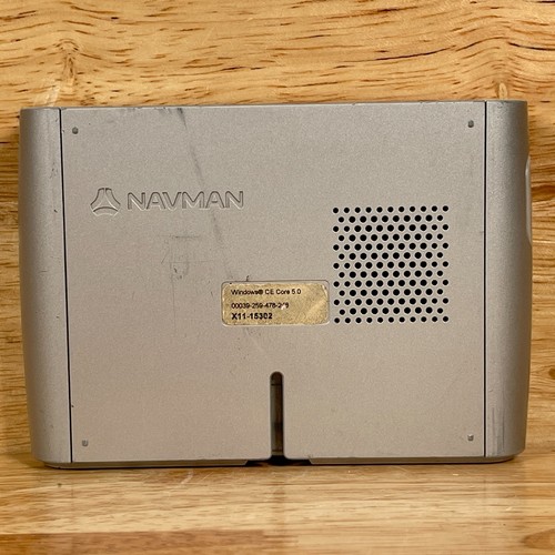 Navman S30 Silver Bluetooth 32 MB Capacity 3.5" Touch Screen Satellite Navigator - Picture 2 of 4