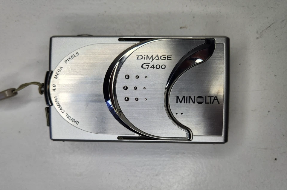 Konica Minolta DiMAGE G400 4.0MP Digital Camera + Charger + Battery + 1GB SD - Image 2 of 4