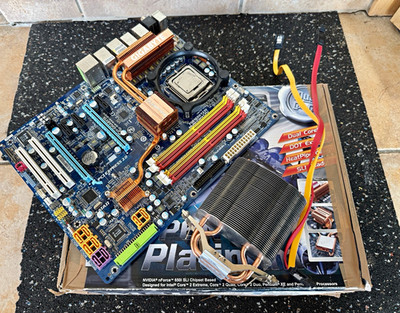 GIGABYTE GA-X48-DQ6 ATX Bundle Intel Core 2 Extreme QX9650 + Kühler