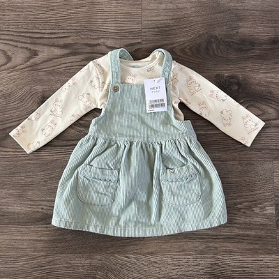 NEXT Baby 3-6 Monate Mädchen Latzhose Cordkleid & Häschen Baby mitwachsendes Outfit - Salbei