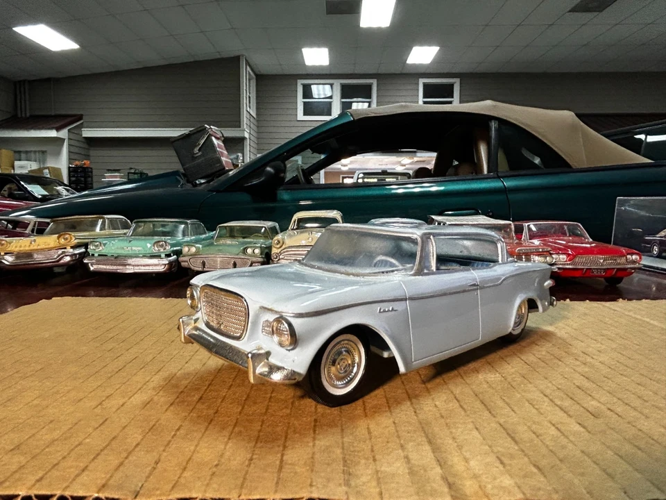 Jo-Han Models Dealer Promo 1960 Studebaker Lark 1:25 Scale Friction W/ Case - Image 2 of 4