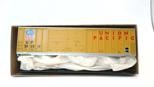 HO Roundhouse Union Pacific 50 pies FMC puerta desplazada caja coche kit hasta 300319 | Zustand: New