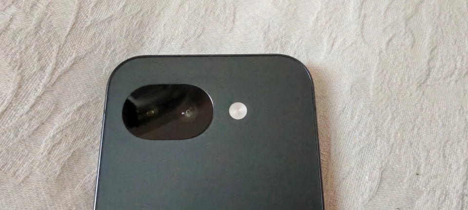 Google Pixel 10a · 128GB, photo 3 of 5