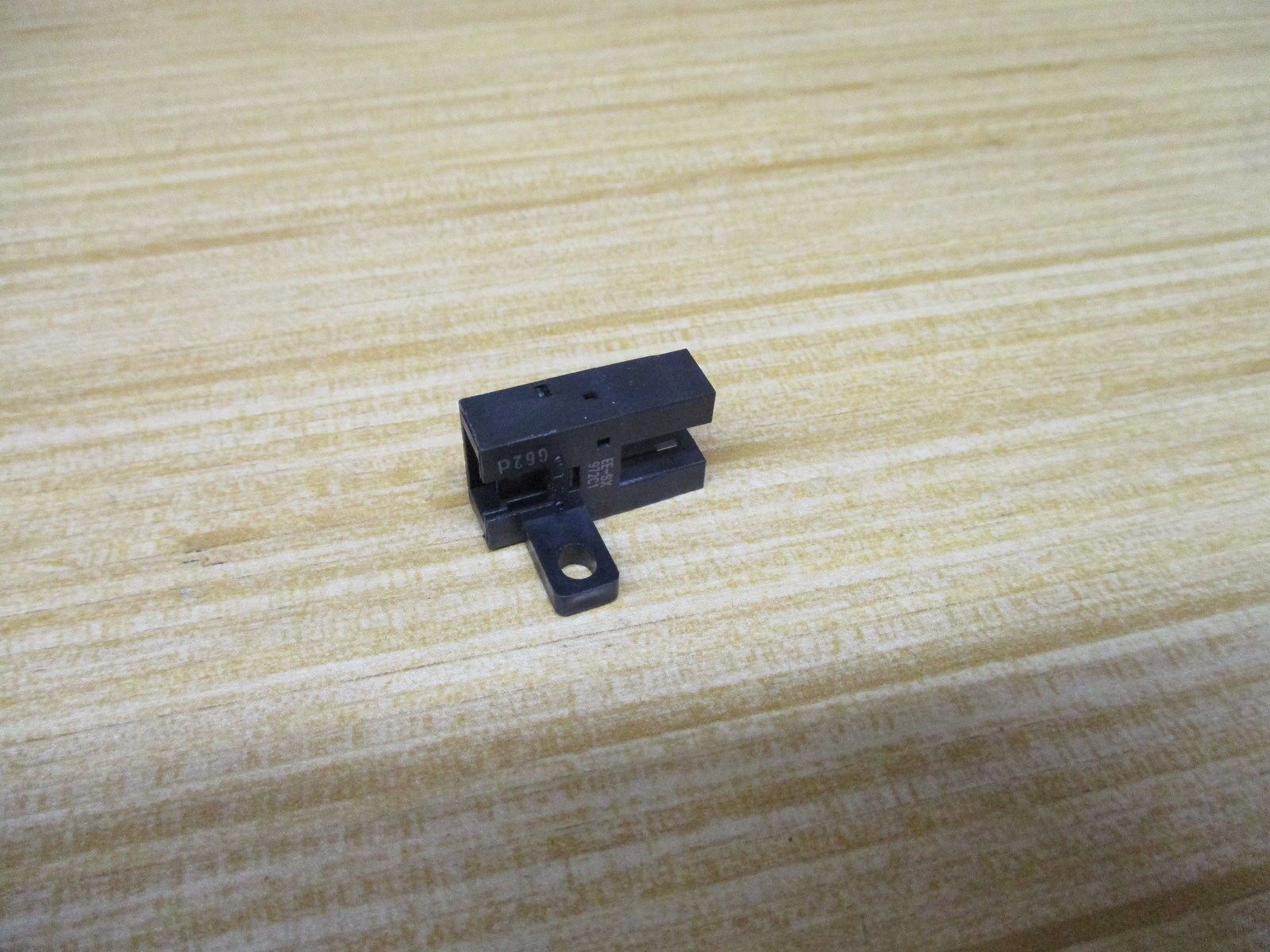 Omron EE-SX972-C1 Photomicrosensor EESX972C1