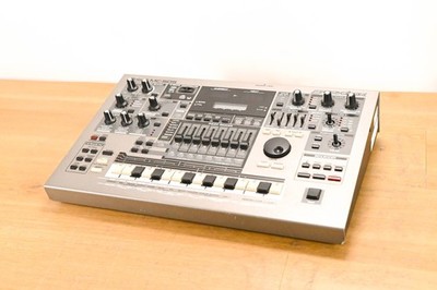 Roland MC-505 Groovebox Sequencer & Drum Machine CG01YXY