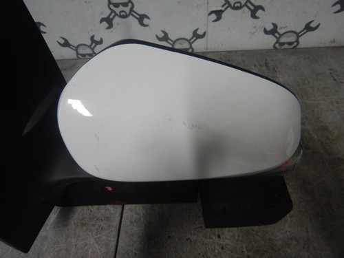 2014 2015 2016 2017 2018 2019 TOYOTA COROLLA LEFT DOOR MIRROR + TURN SIGNAL OEM - Picture 7 of 20