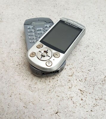 Sony Ericsson S700i Sidekick in silbergrau
