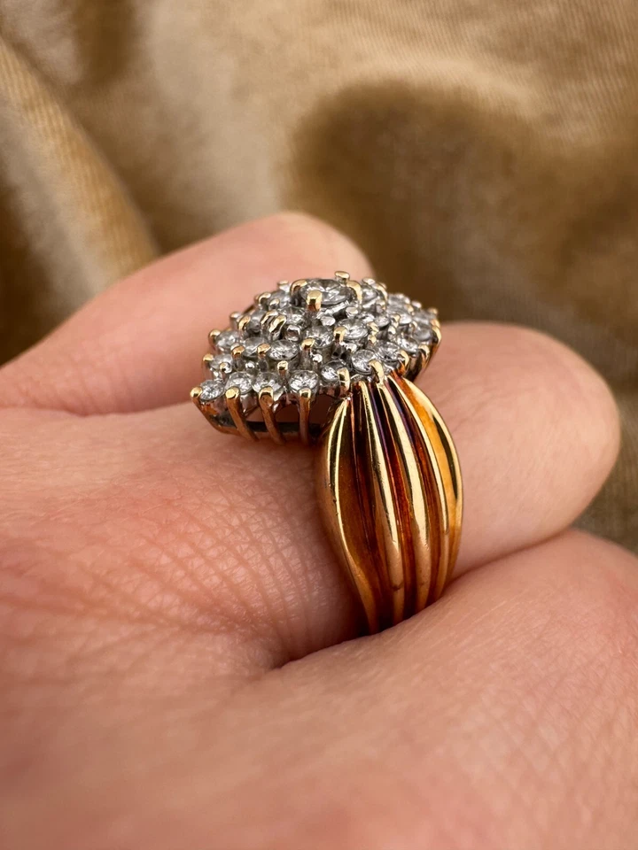 Vintage 10 Karat Yellow Gold Round Brilliant Cut Diamond Cluster Ring 0.55CTW - Image 3 of 4