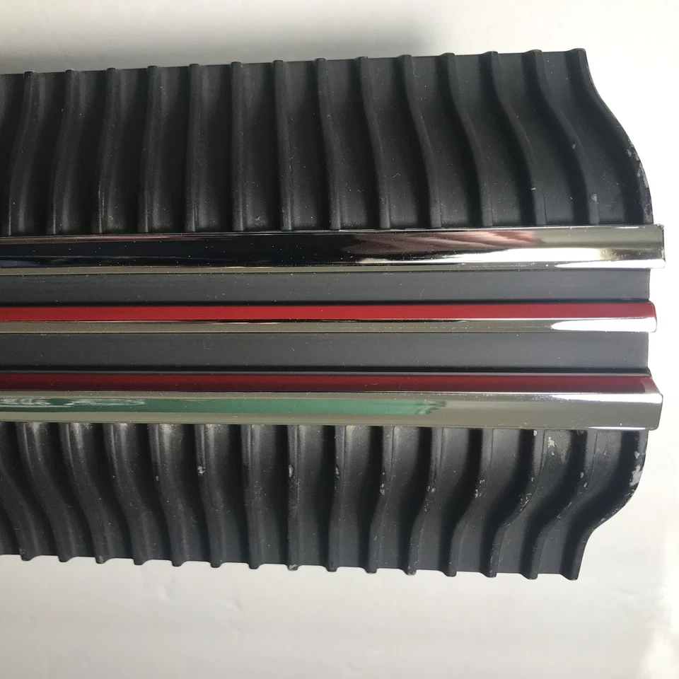 1970 Chrysler 300 - Hidden Headlight Door Bezel 2998148 RH Passenger Side Foto 4 de 4