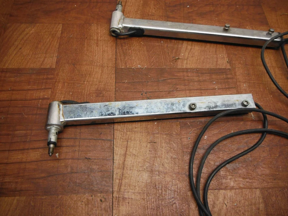 84-87 HONDA GOLDWING 1200 MONTAJE ANTENA GUARDABARROS SOPORTE JUEGO CABLES PAR Foto 3 de 4