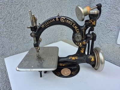 アンティーク雑貨 Antique Sewing Machine Wilcox & Gibbs s-l400.jpg