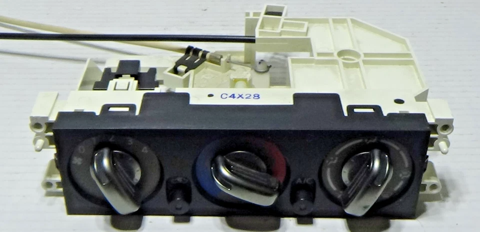 2005-2006 Nissan Xtrail AC Heater Climate Control Switch Black - Image 2 of 4