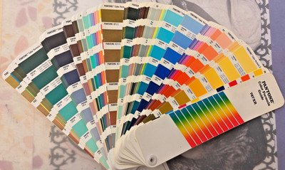 Vintage - Pantone Color Formula Guide 747XR 1987