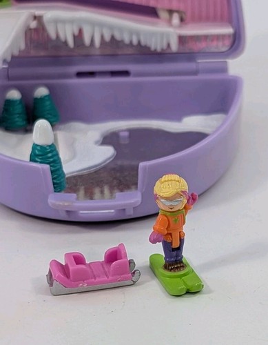 Vintage 1996 Polly Pocket Bluebird Snow Mountain Suitcase w/ Doll RARE - Picture 4 of 6