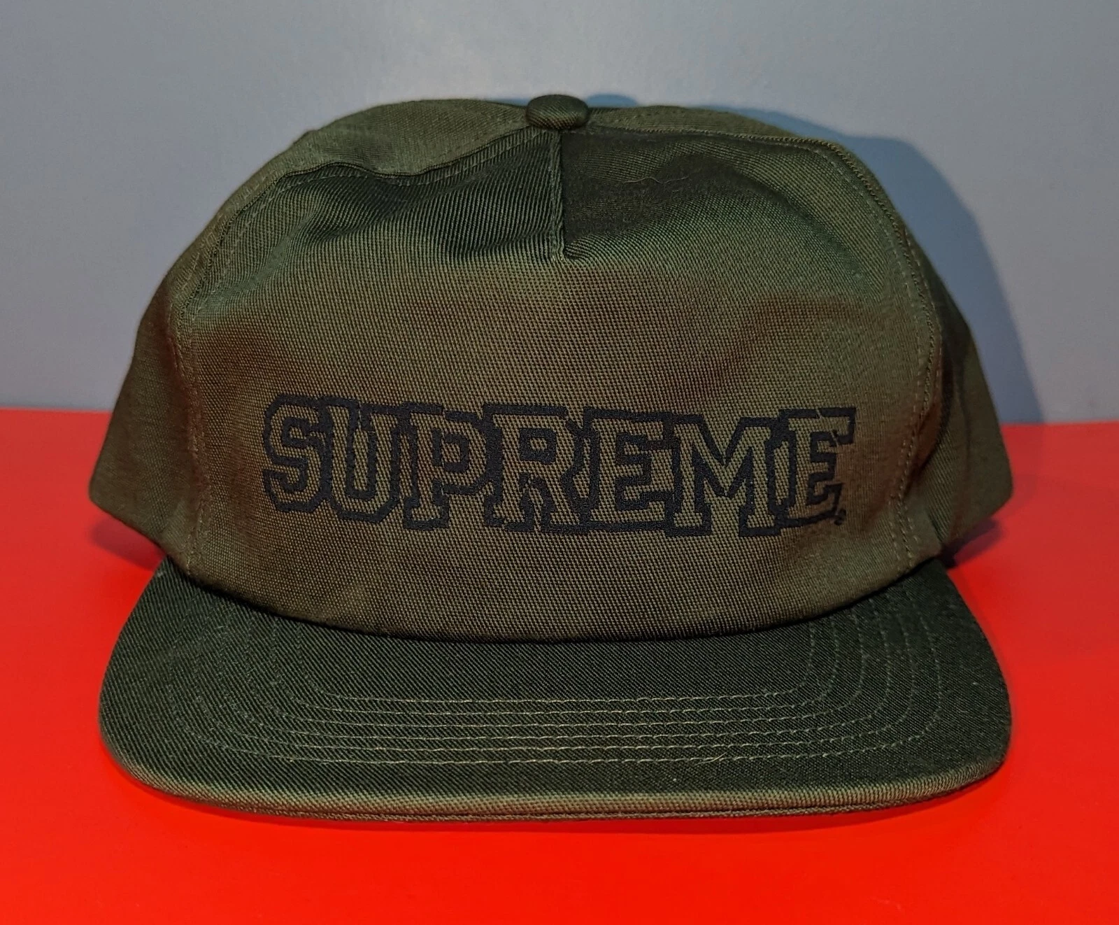 Chapeau olive logo brisé Supreme 
