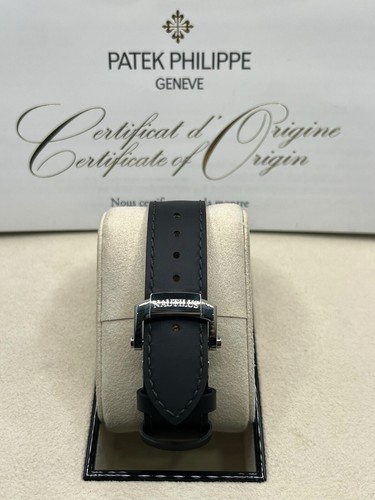 Patek Philippe nautilus 5726A-001 2020 With Box And Papers - Picture 6 of 6