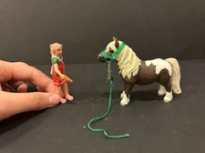 Schleich PLAYSET Shetland Pony 13751 Girl w/ Carrot 13905 Green Halter RETIRED