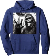 Sasquatch Bigfoot Cool Rock On Selfie With Ufo Alien Unisex Hooded Sweatshirt