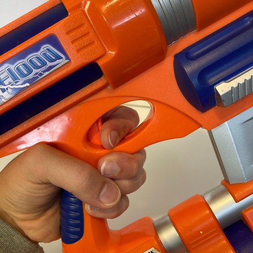 Super Soaker Flash Flood Water Gun Orange 2006 Hasbro Working 2 Spray Modes - Foto 16 di 17