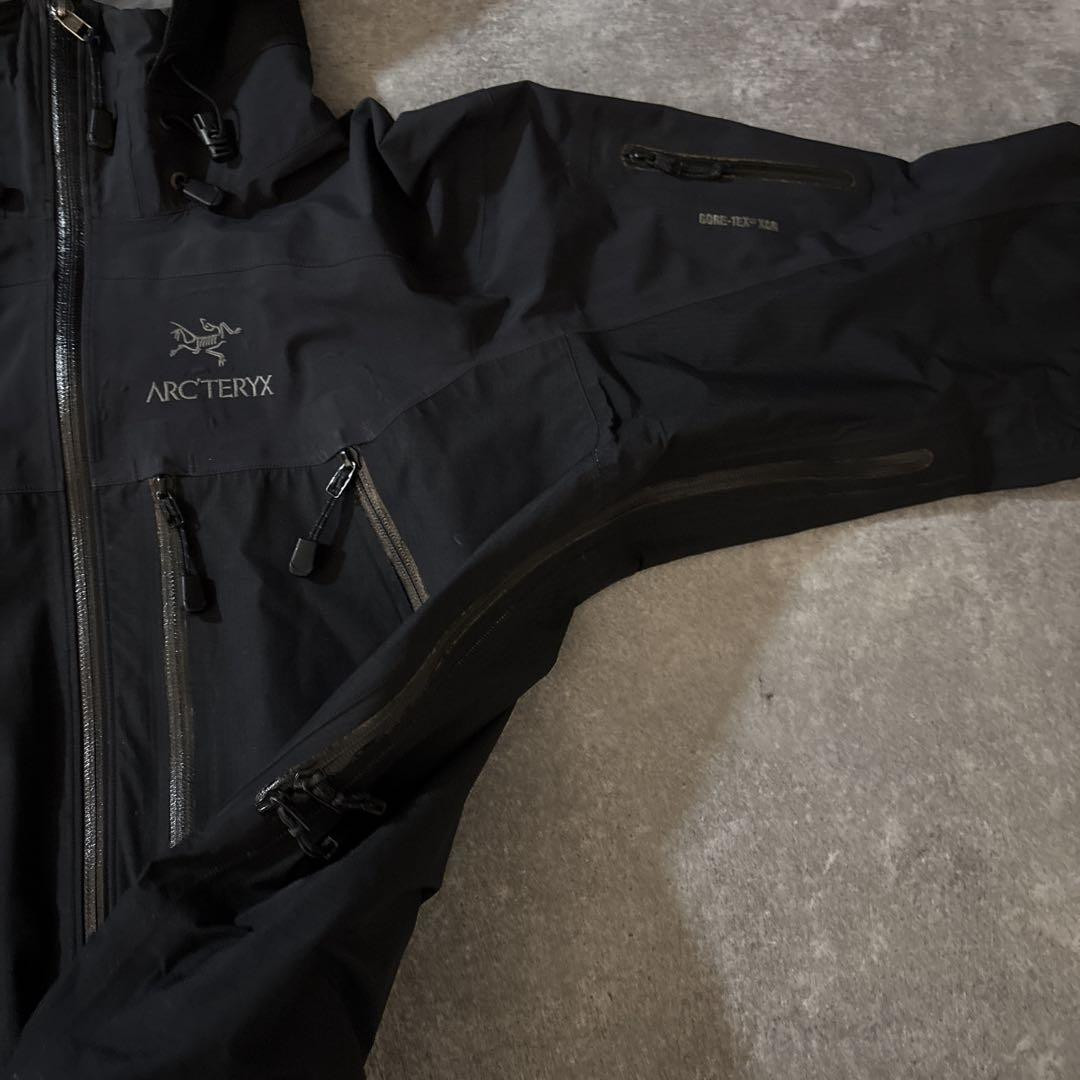 Arc'teryx 90s Archive Theta AR Jacket Black L/XL Canada Made Arc'teryx 90s Archive Theta AR Jacket Black L/XL Canada Made