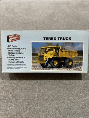 Walthers Cornerstone #933-3142 Terex Trucks Building Kit