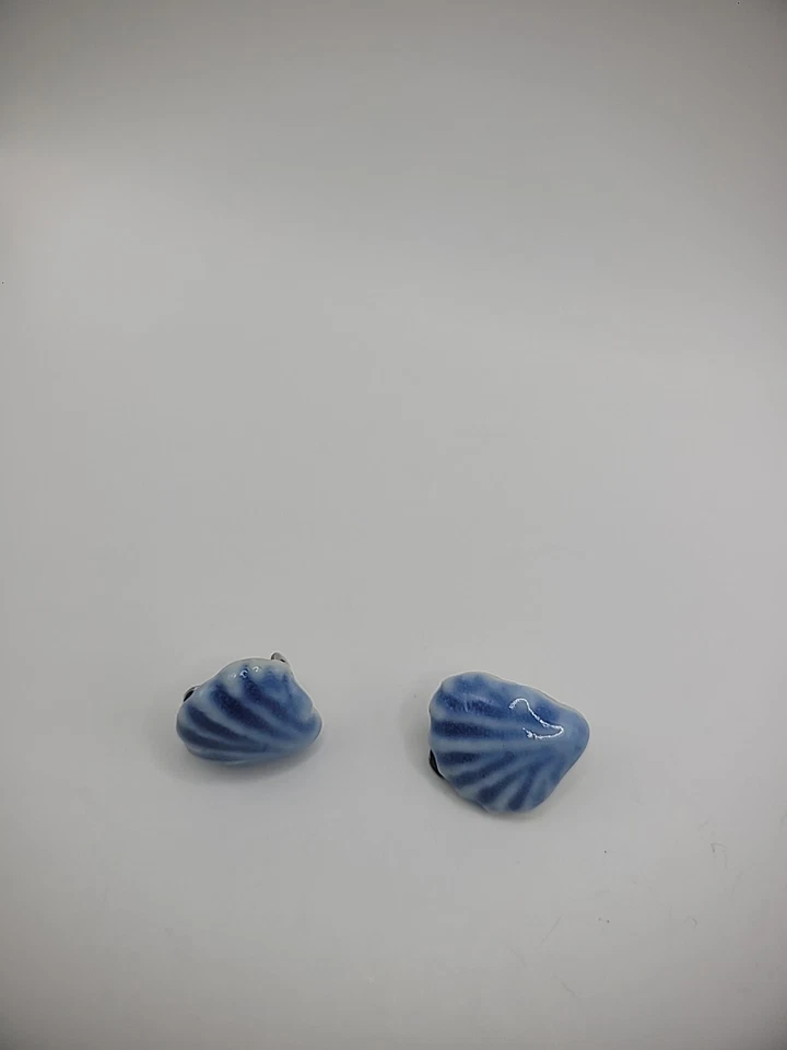 Vintage Earrings Clip On Shell Blue White Jewelry Costume - Image 3 of 4