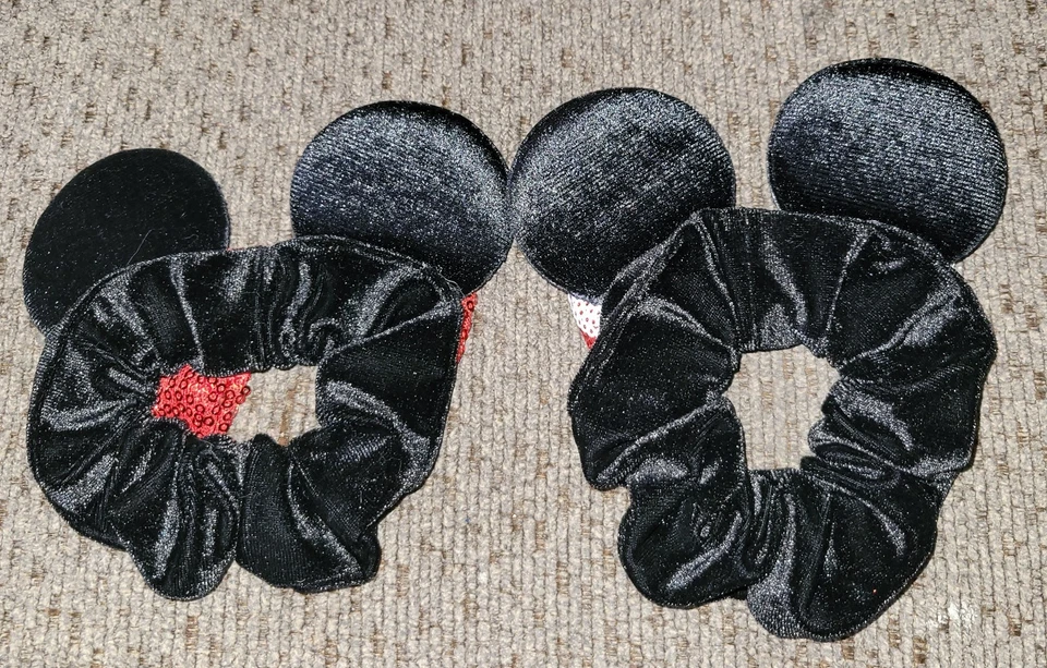 Paquete de 2 orejas de terciopelo Minnie Mouse lunares y lazo rojo lentejuelas crujiente Foto 2 de 4