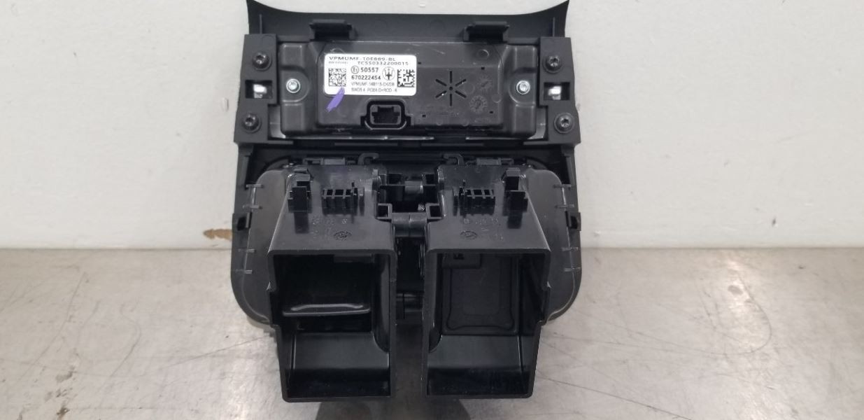 Maserati Grecale 2023 REAR Center console