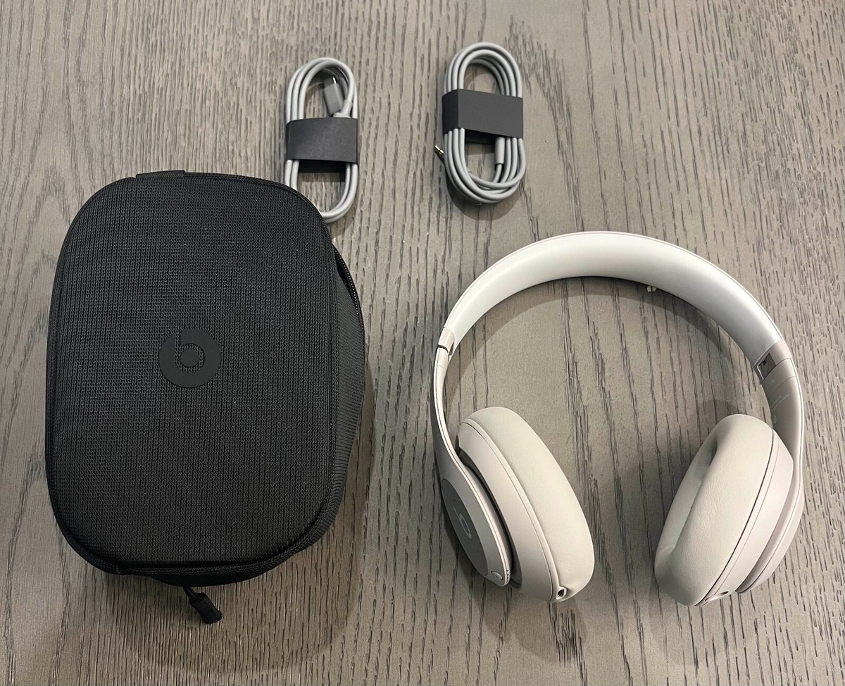 Beats Studio Pro - with apple Care+ - Over-the-Ear