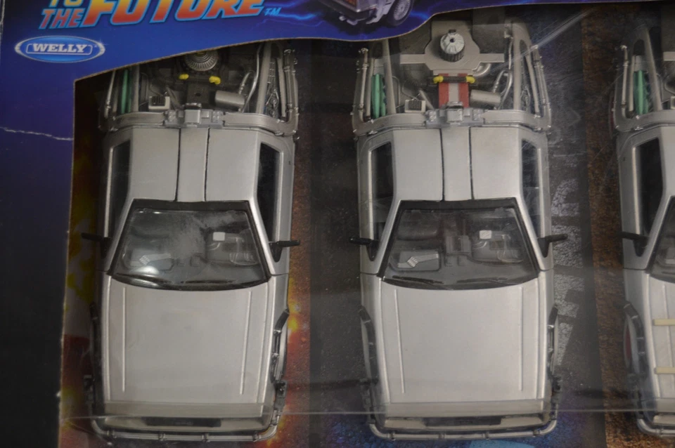 Back to the Future Trilogy Pack DELOREAN Time Machine 1/24 Scale Welly Diecast - Image 3 of 4