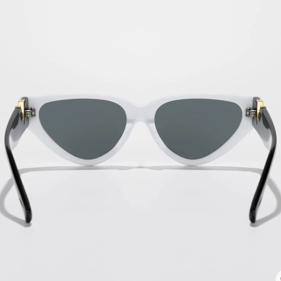 Óculos de sol elegante listrado preto e branco olho de gato - Imagem 3 de 4