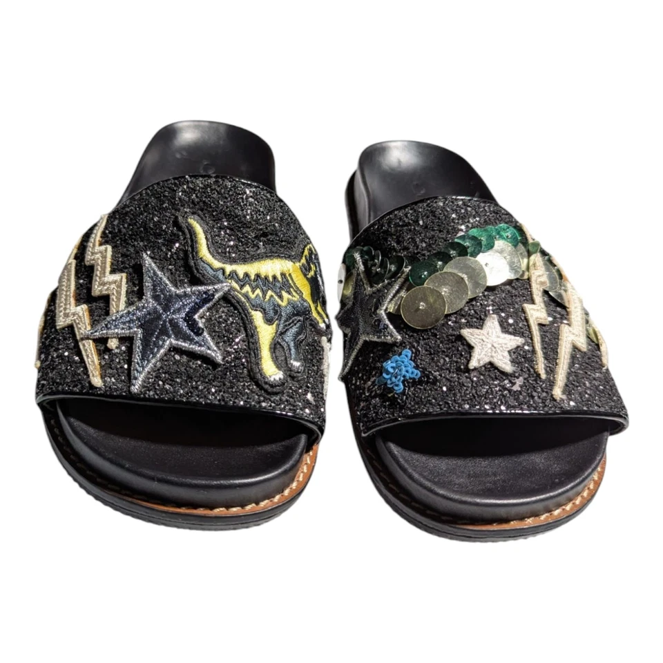 Sandálias Coach Rexy Sport Slide preto glitter enfeitado dinossauro aplique tamanho 5 - Imagem 2 de 4