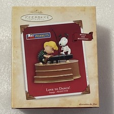 Hallmark 2004 Peanuts, Snoopy & Schroeder, Love To Dance Magic Ornament
