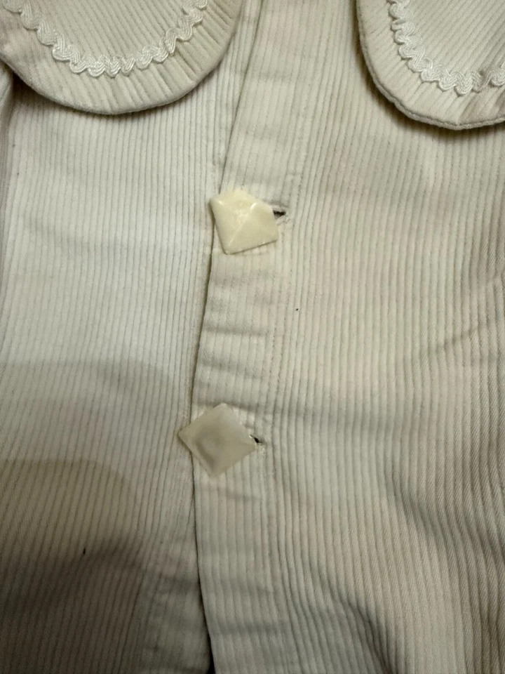 Antique Victorian circa 1900's Toddler White Coat with Mother Of Pearl Buttons - Image 2 of 4