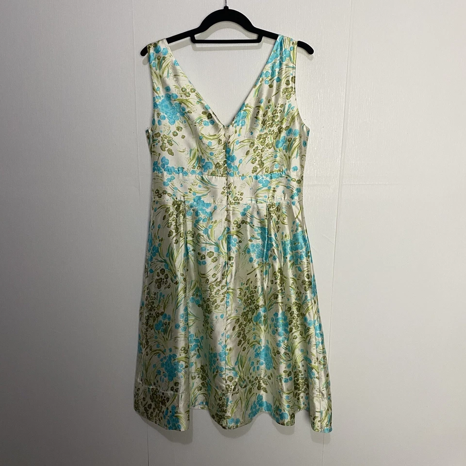 Vestido Talbots Feminino Flores de Seda Sem Mangas Fit & Flare Forrado Tamanho 10P. - Imagem 4 de 4