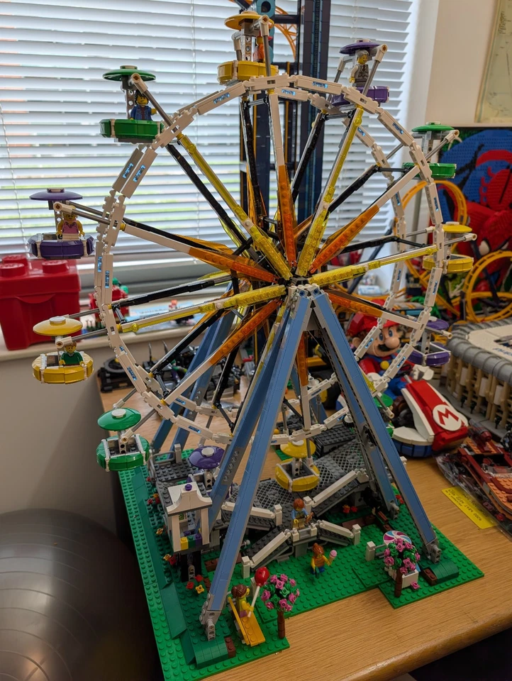 LEGO Creator 10247 Ferris Wheel, photo 1 of 2