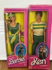 1983 NRFB Foreign Canada Exercise S'entraîne Barbie & Ken Doll Set  #7310 #7311