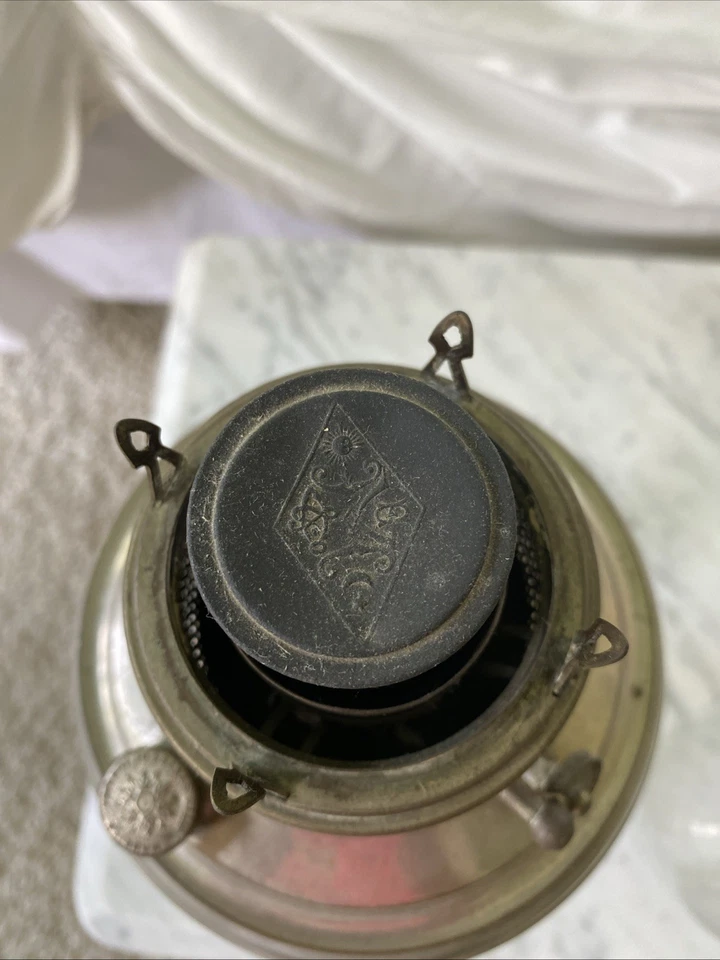 1890s Edward Miller & Co New Juno No.2 Victorian Oil Lamp w/ Globe Farmhouse - Image 4 of 4