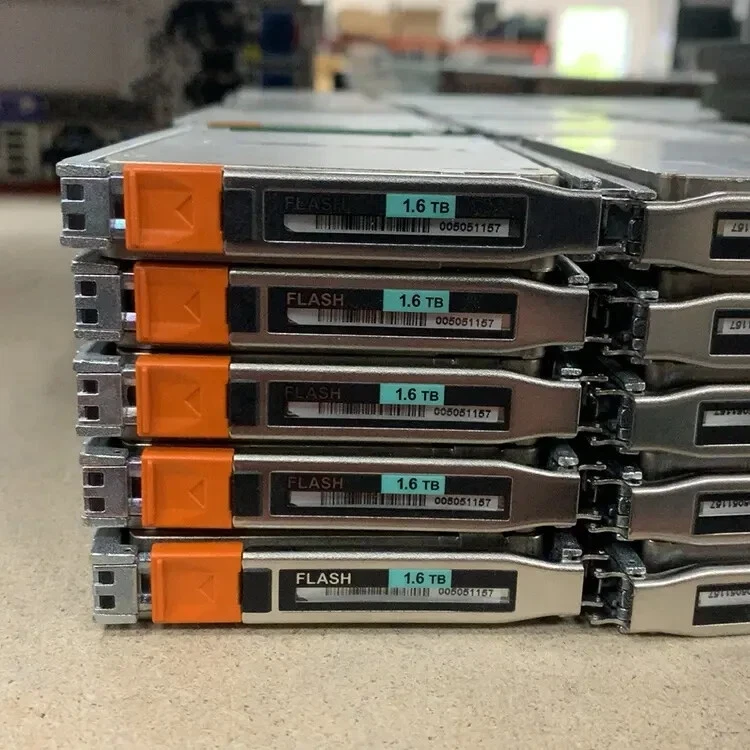 EMC D4-2SFXL-1600 005053168 005053169 1.6TB SAS SSD 2.5" Unity XT 380 - Image 2 of 2